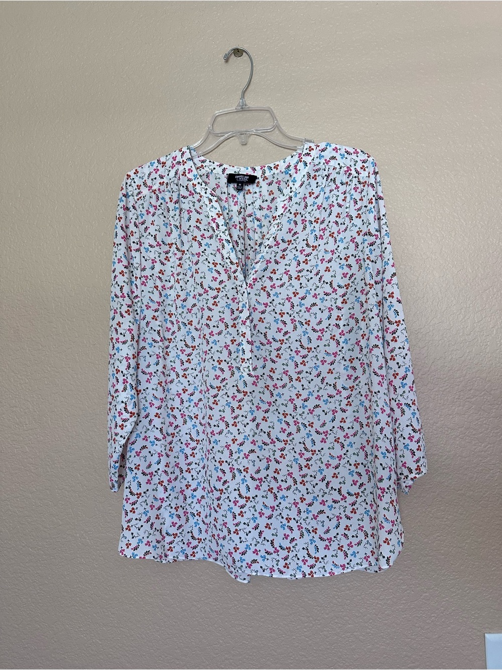 NYDJ White Floral Print V-Neck Blouse
